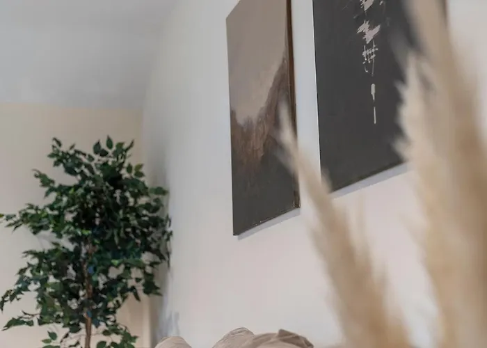 Stunning And Spacious Apartman