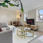 Stunning And Spacious Harrogate