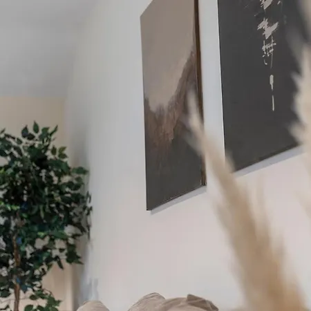 Stunning And Spacious Appartamento