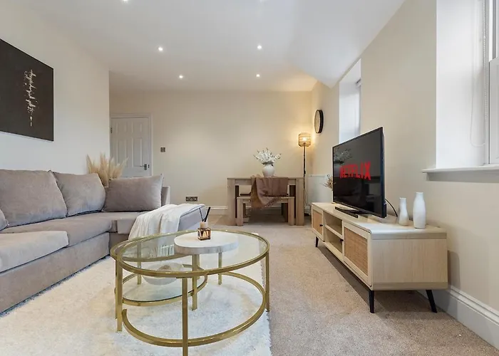 Stunning And Spacious דירה *